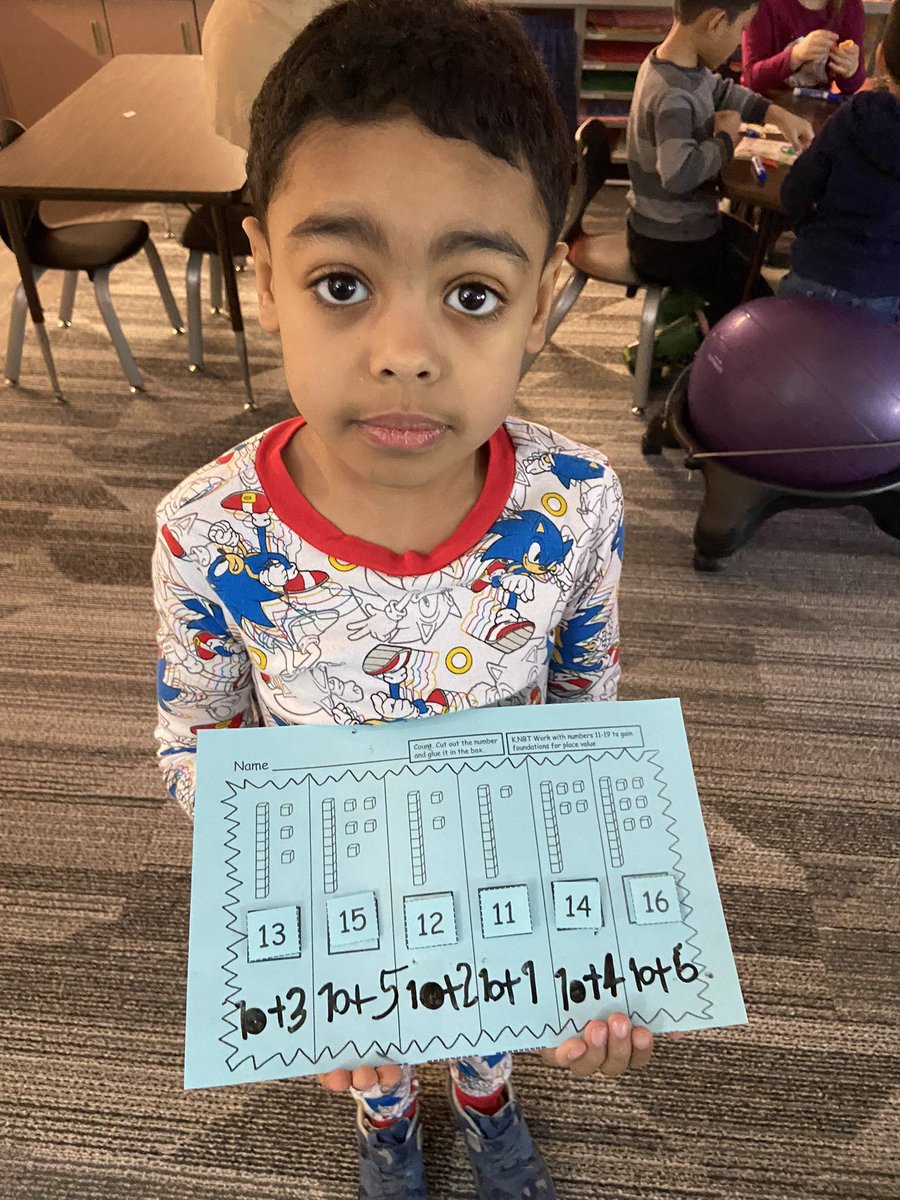 This set of math stations include:
-teen number writing
-teen number building 
-building and identifying greater than and less than