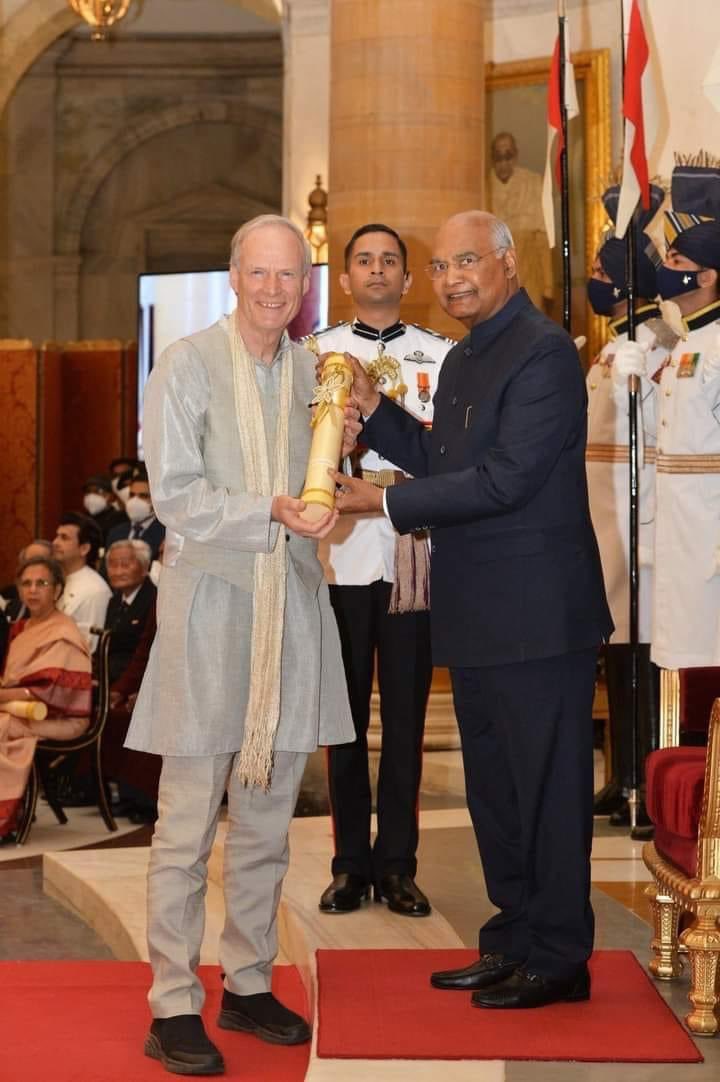 #PadmaShri award for #Sanskrit given to Rutger Kortenhorst. He is a teacher in Dublin Ireland 

The West is bringing Sanskrit into their education as they understand the importance, something we have already forgotten 

#PadmaAwards2022