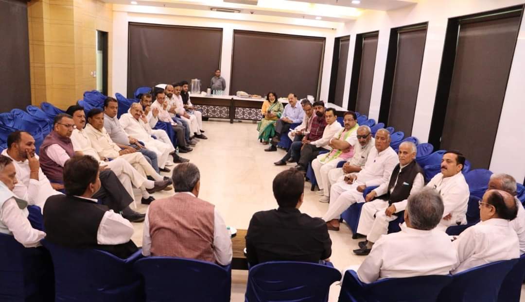 BhanuRLD's tweet photo. नई दिल्ली स्थित कॉन्स्टिट्यूशन क्लब में माननीय अध्यक्ष महोदय जी ने राष्ट्रीय लोकदल की राष्ट्रीय कार्यकारिणी बैठक की।

@jayantrld @RLDparty @RLD_IT https://t.co/EWh9dVXZ1m