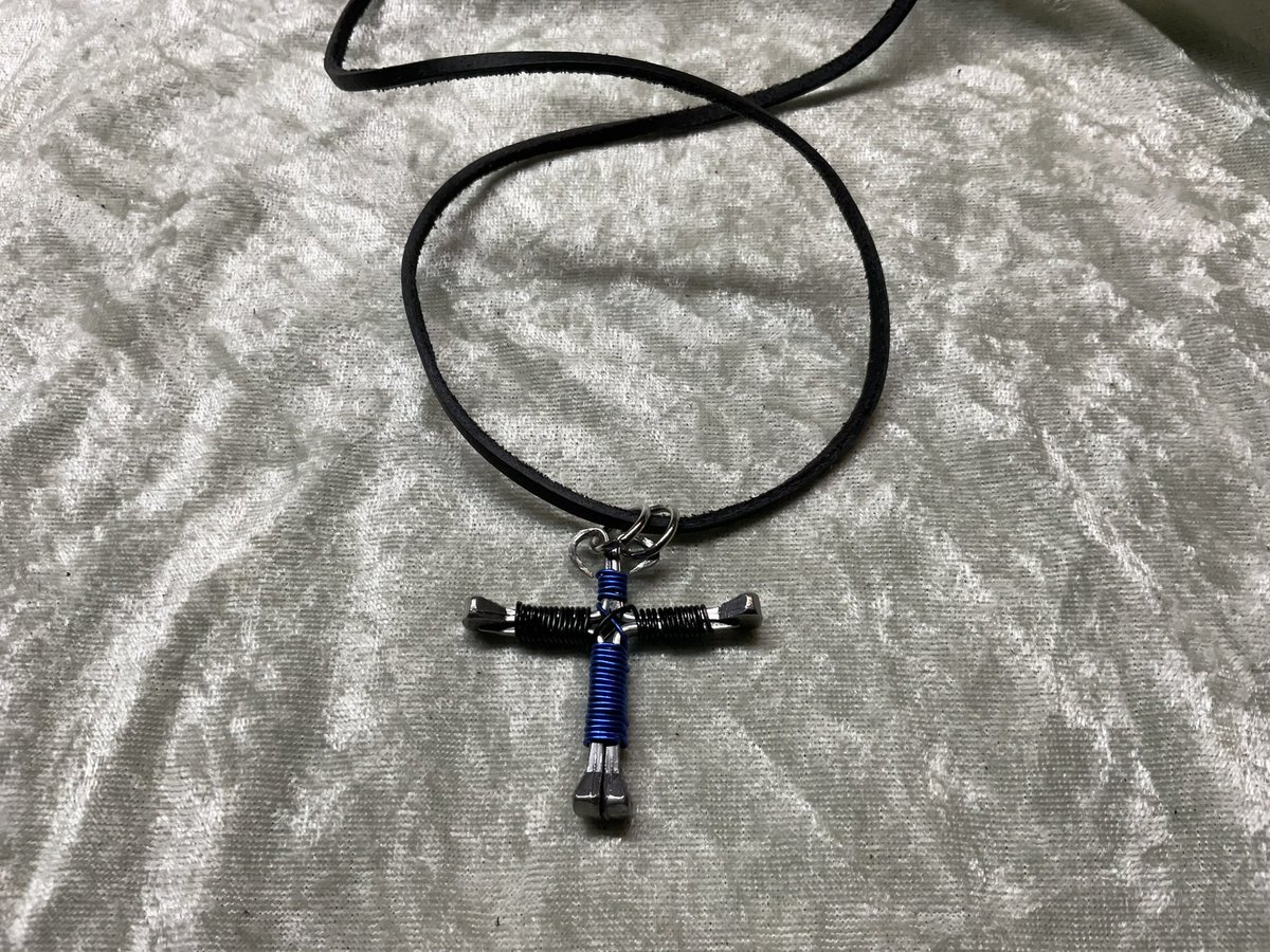 My oldest tiny hooman  is making the pawsome horseshoe necklaces and selling them to raise money to help underprivileged kids that need financial help to get to go to camp this summer. If you would like to get more info just DM my mommy. The photo shows “Back the Blue” colors.