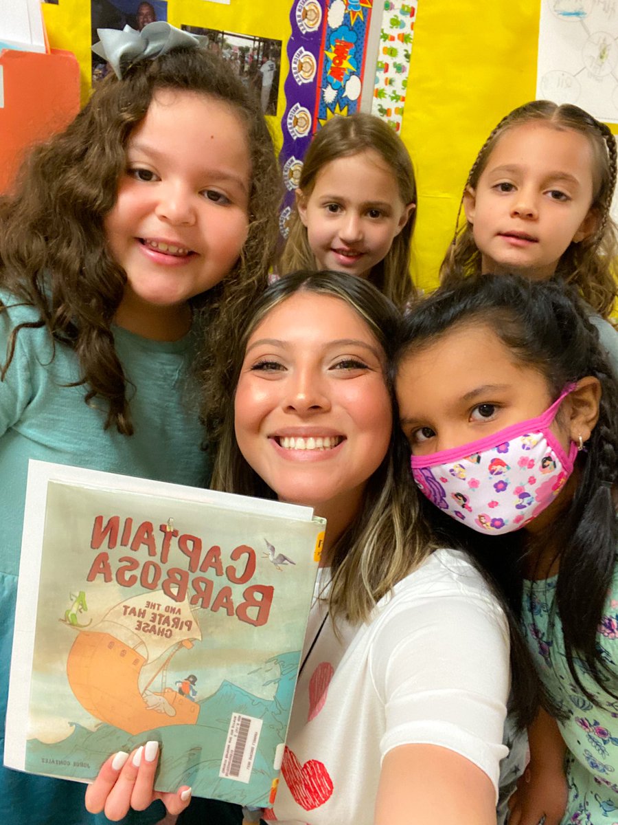 MissGranato's tweet photo. happy tuesday! My kinder girls rocked this mornings comprehension small group! They used their structure cards to tell me this story. We loved it! @NISDLeonSprings @graciemespinoz4 @Jkuhlmann4567 LSE is the place to be! 🌸 https://t.co/6nufCBA36P