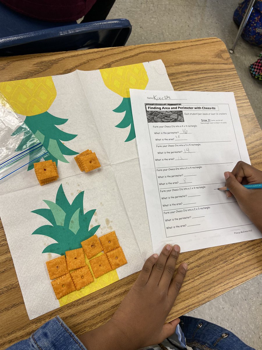 LC_GOLF03's tweet photo. Learning Perimeter and Area with Cheez-Its! #peces #measurement #mathisfun https://t.co/YZxyZ40eag
