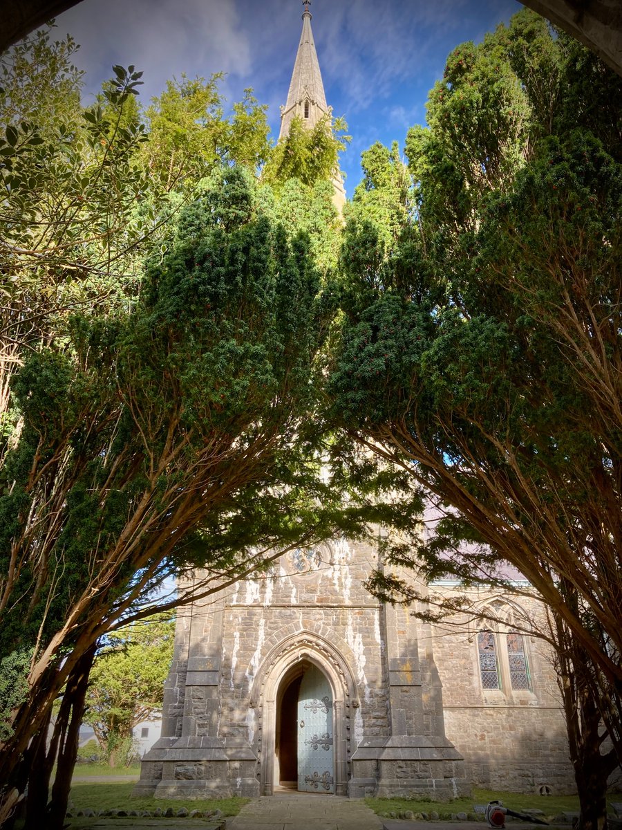 NorthWales_CP's tweet photo. Another busy day for the #CommunityPayback team during #SpringCleanWeek - firstly at St Twrog Church, Llandwrog, Gwynedd spending the morning clearing the site. Then onto Dinas, Caernarfon and a litter pick on the cycle path before doing more tidying at nearby St Gwyndaf Church. https://t.co/9vbryhOmim