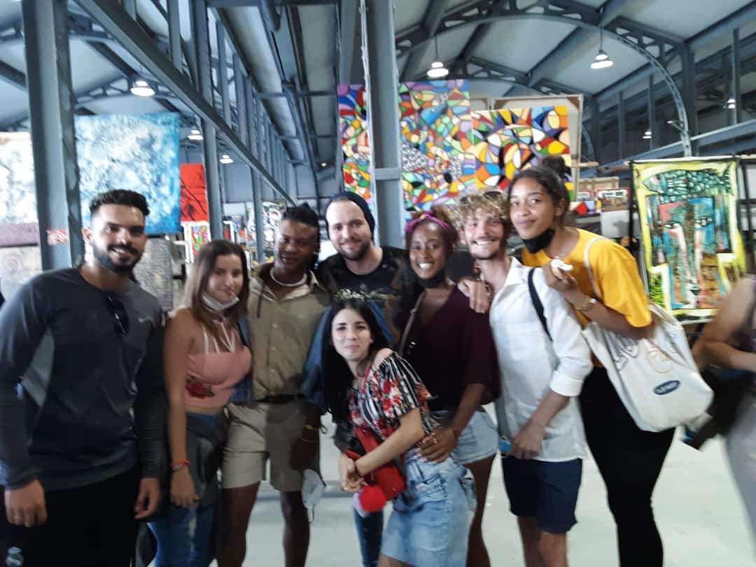 UCLVCU's tweet photo. Realiza un grupo de estudiantes de la carrera de Educación Artística de la #UCLVnuestra una visita a la capital, con el objetivo de recorrer sitios de interés cultural y de intercambiar con profesores de otras universidades #UCLVx70 https://t.co/XRJgaxVZ8g