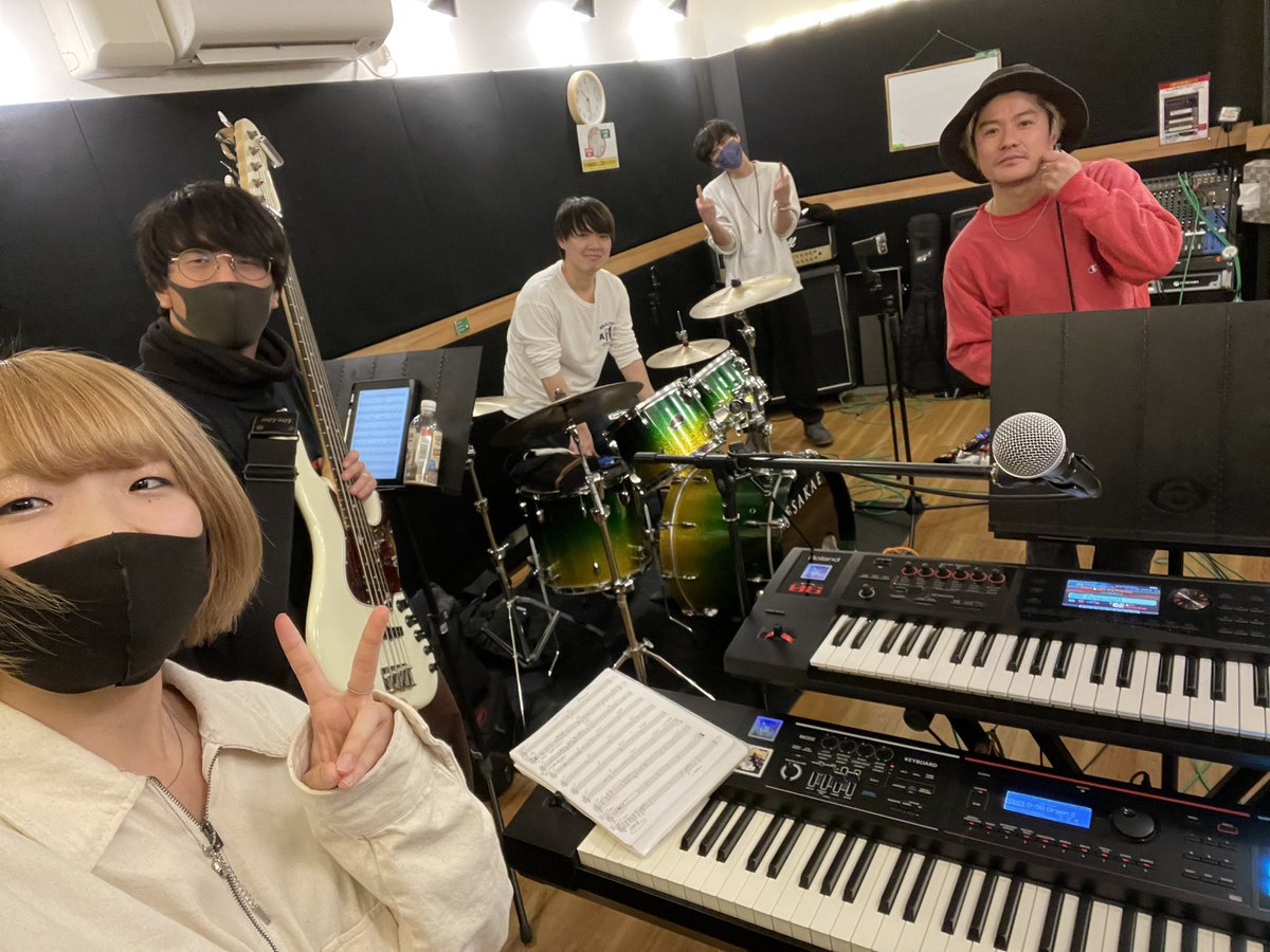ktnhtrz_key's tweet photo. ずっと一緒にやりたかったゆうすけさん
2年振りにみわくんえのきくん
3日ぶりのテラオさん
素敵すぎるメンバーで演奏します🎹
行きたいです〜！って人教えてくださいな https://t.co/7vouaNJbGW