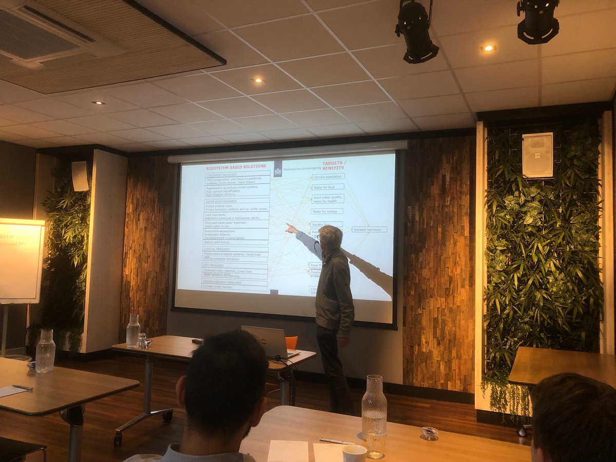 Master pointing skills demonstrated by Jan while sharing thoughts on nature-based solutions to address multiple future global water challenges #GlobioSymposium