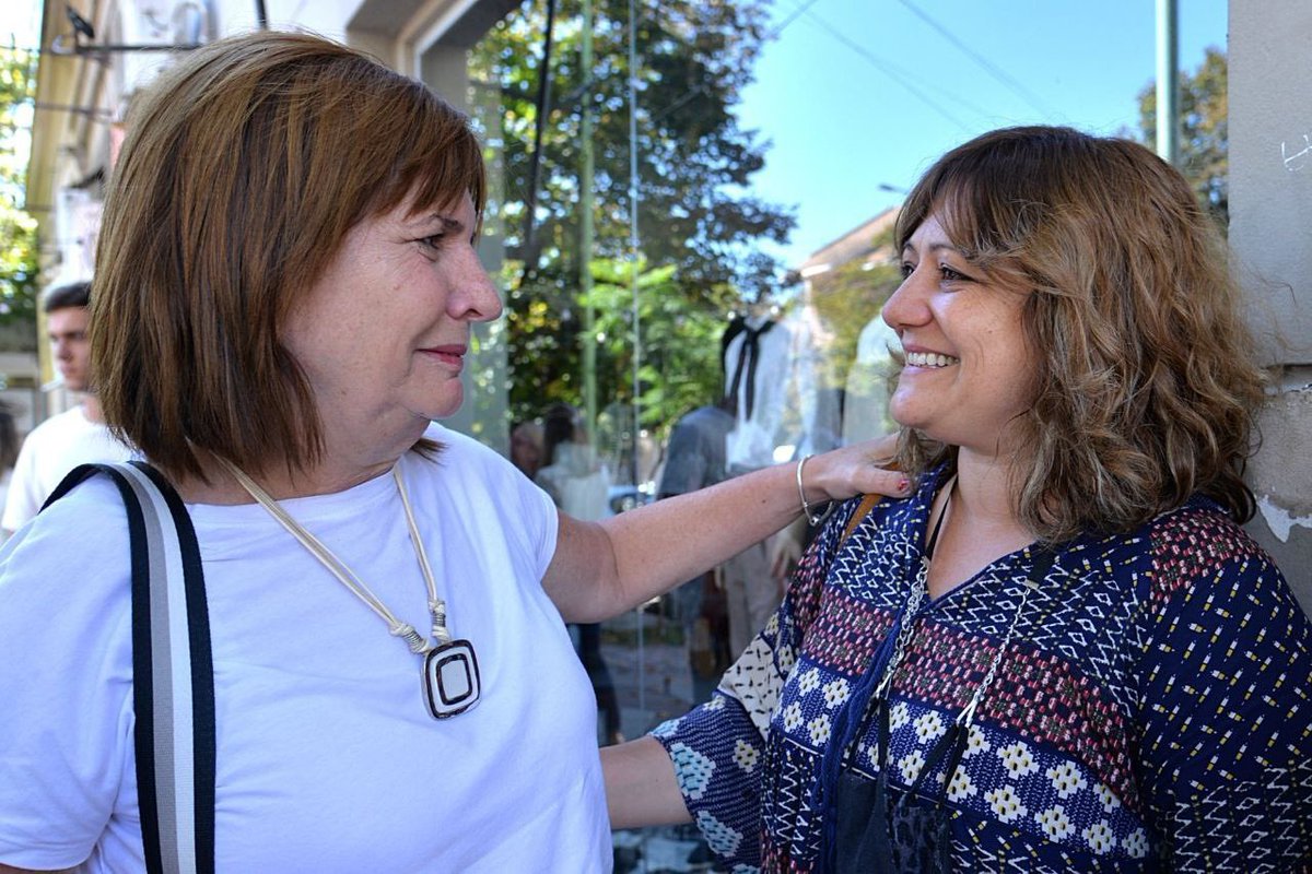 PatoBullrich's tweet photo. “Debemos hacer un cambio para que haya más trabajo y menos planes sociales; para que haya honestidad y no corrupción; para que se genere la construcción de una sociedad donde la educación tenga el lugar que tiene que tener”. 🧵 https://t.co/ueKYGtig4O