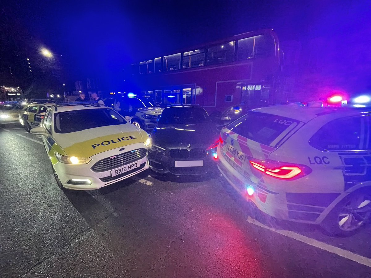wickofwar83's tweet photo. Busy night for #TDJ #A3 on Friday morning. Vehicle previously made of from #WalthamForest colleagues and sighted a couple of days later. Driver decided he didn’t want to wait and talk to police, trying to ram his way out. 1 arrested for numerous offences #MetPolice https://t.co/aOtXKWKsck