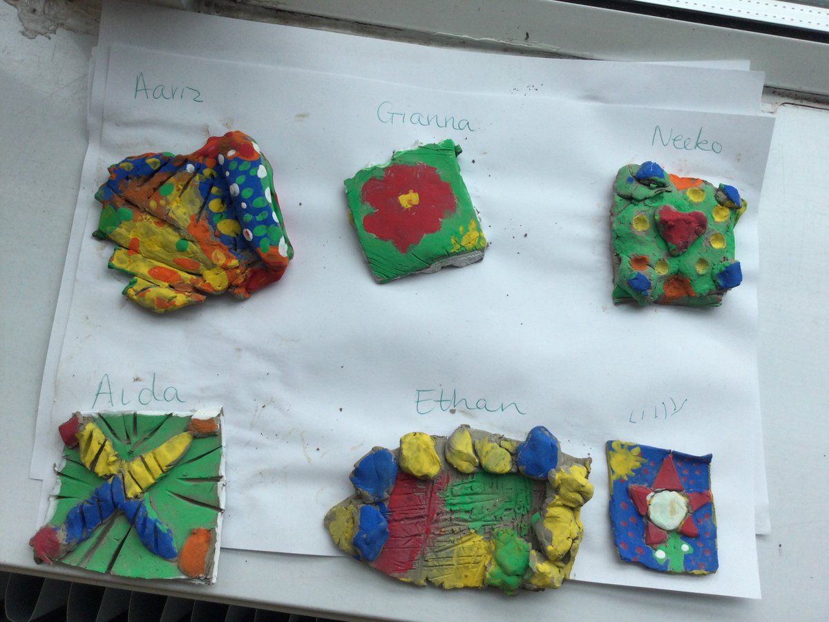 FeatherstoneYR2's tweet photo. We’ve been painting our Rangoli Tiles. The children have been excellent take a look! https://t.co/aEMdqUpY4W