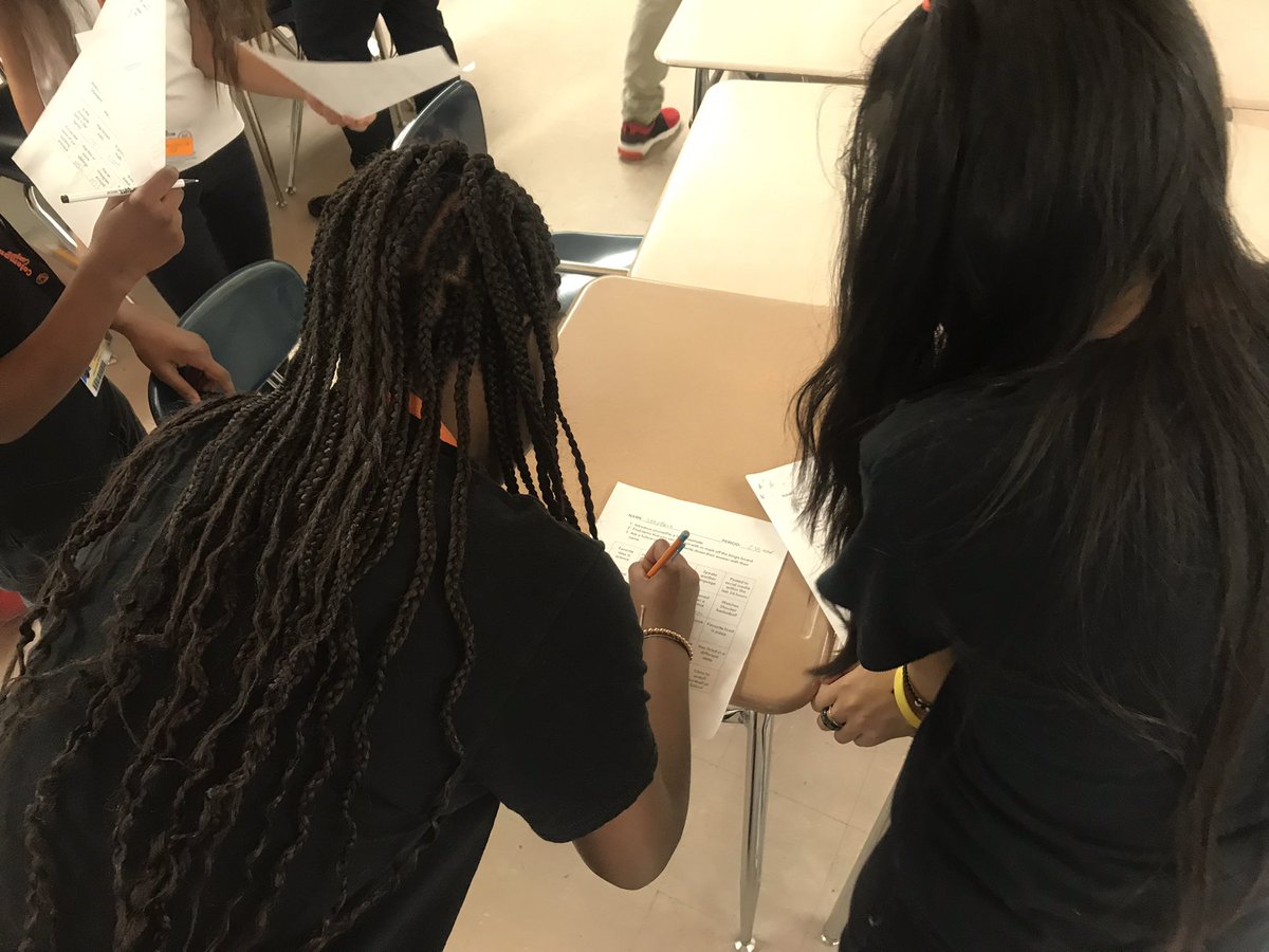 Loving some <a href="/AVID4College/">AVID</a> #MingleBingo in MS101 today! Kids of all backgrounds finding out new things about each other as they interact together! #wiCor @CMSPride <a href="/WPSAVID/">WPS AVID</a>