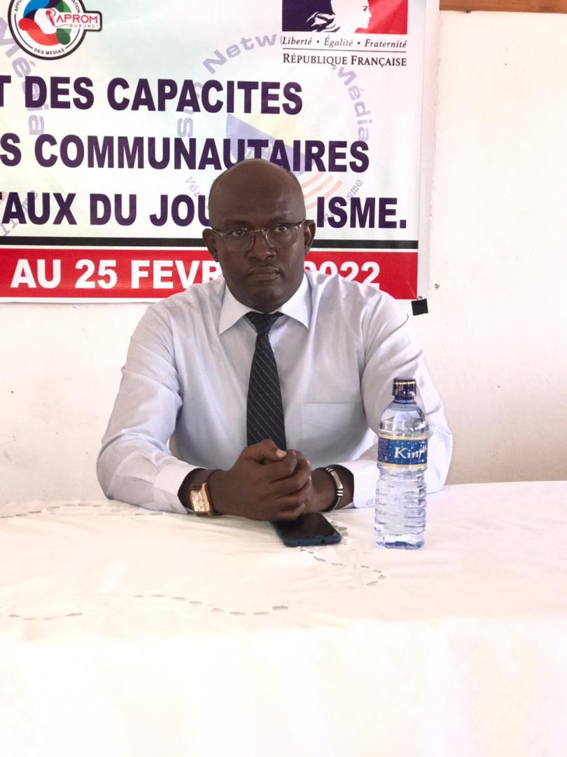 #Burundi :46 journalistes des radios communautaires viennent d'être formés sur les fondamentaux du journalisme et 23 autres sur les techniques d'interview et de débat.Ces formations organisées par <a href="/SNmediaSN/">SNmédia</a> s'inscrivent dans le cadre du projet PAPROM financé par <a href="/franceauburundi/">🇫🇷🇪🇺 La France au Burundi 🇧🇮</a>