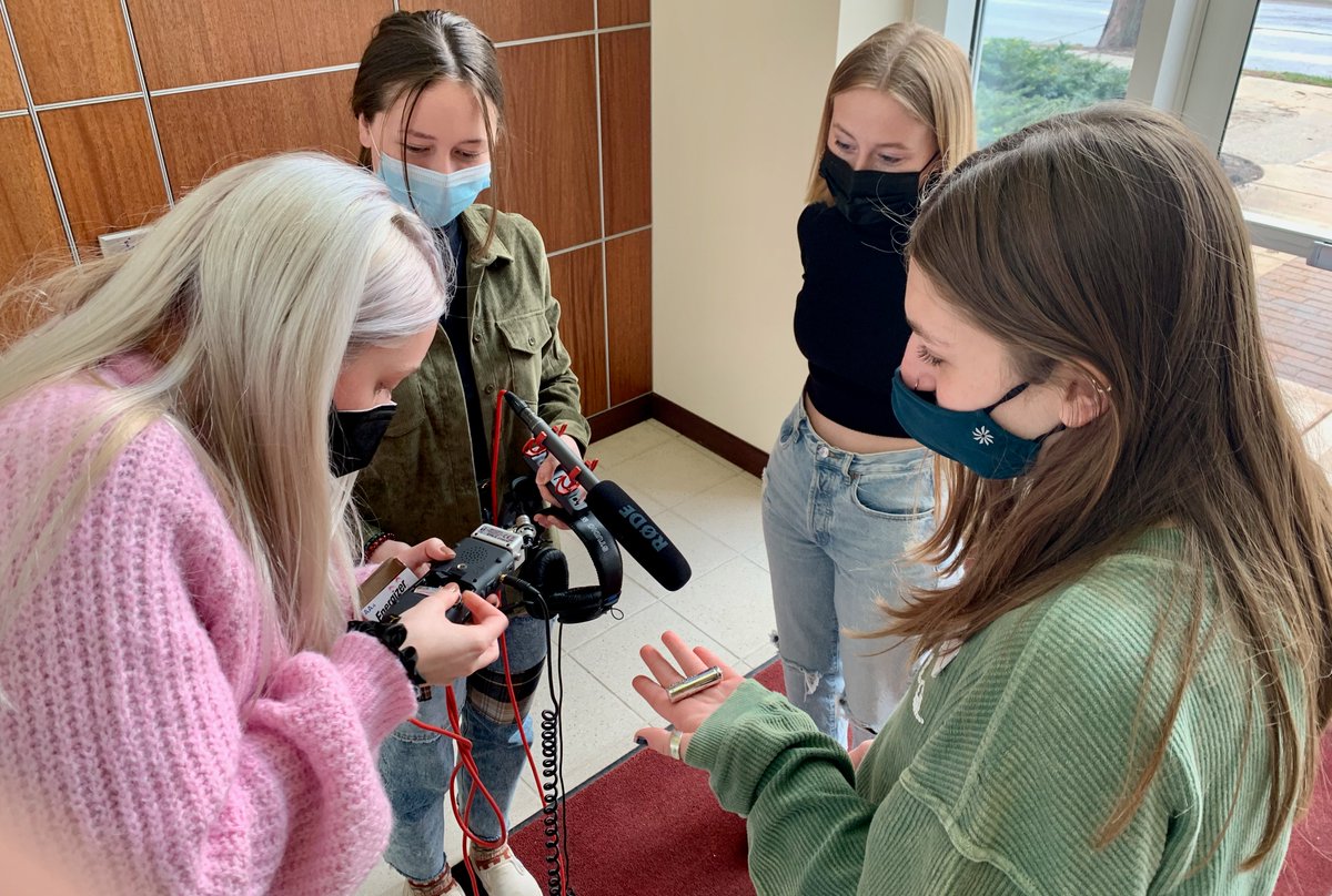 bychrisevans's tweet photo. It's a week of playing with professional audio field equipment with @ILPublicMedia journalists at @UIjournalism. https://t.co/WQbpUYojcL
