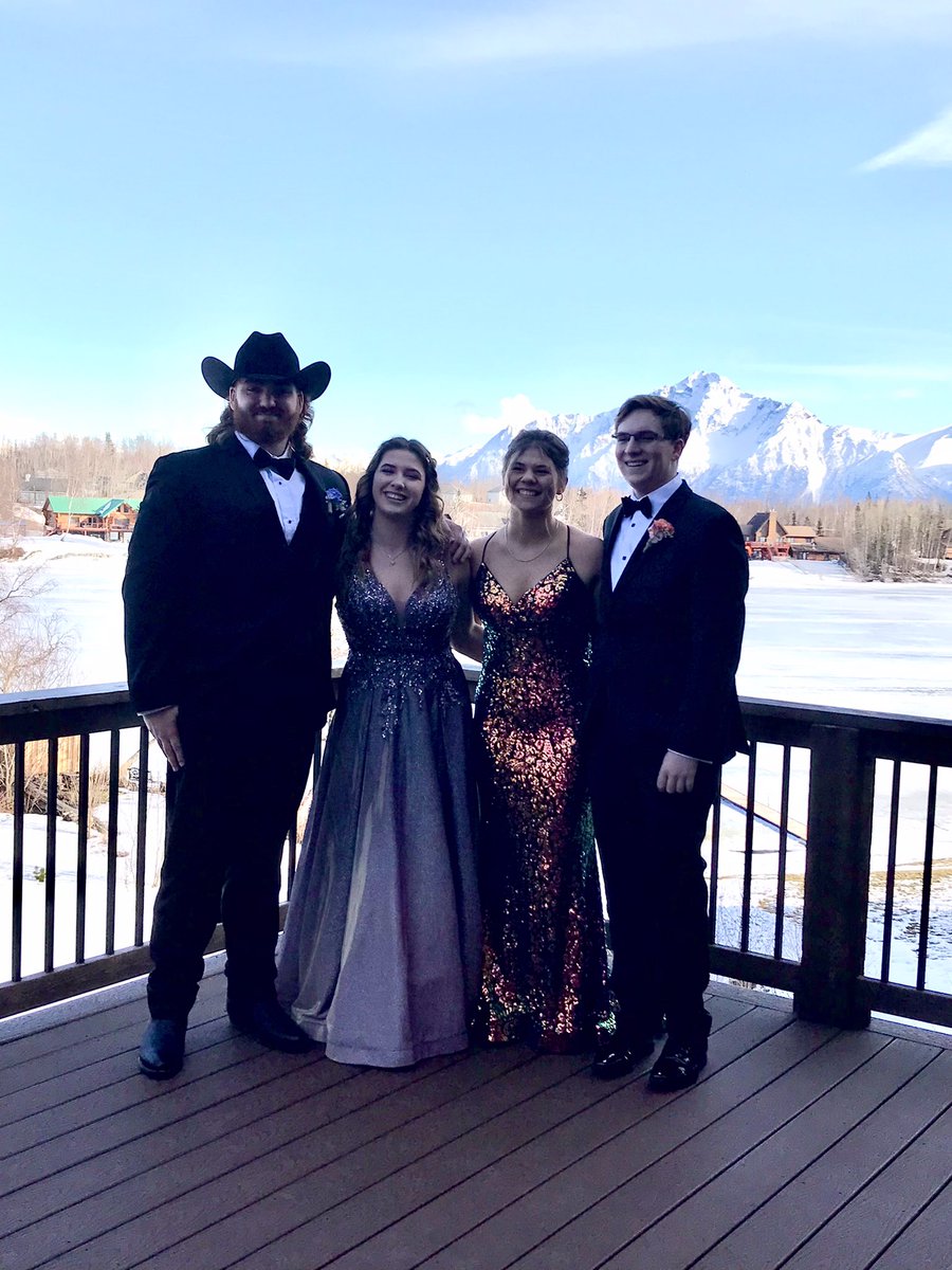 LoganSimpson73's tweet photo. Senior Prom 2022 ✔️  Now ready for track, graduation and then FOOTBALL.  Gotta finish strong.. it’s going by fast. https://t.co/o8cpFUD5Tw
