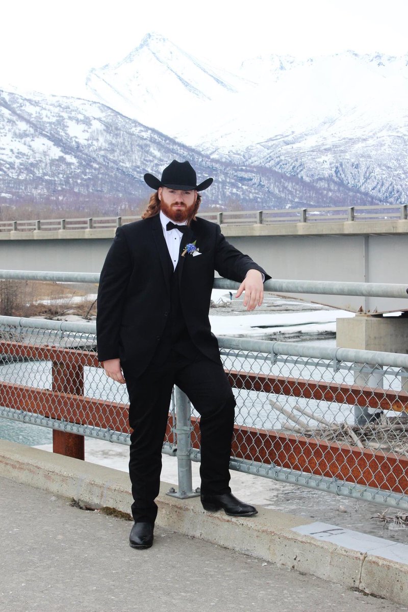 LoganSimpson73's tweet photo. Senior Prom 2022 ✔️  Now ready for track, graduation and then FOOTBALL.  Gotta finish strong.. it’s going by fast. https://t.co/o8cpFUD5Tw