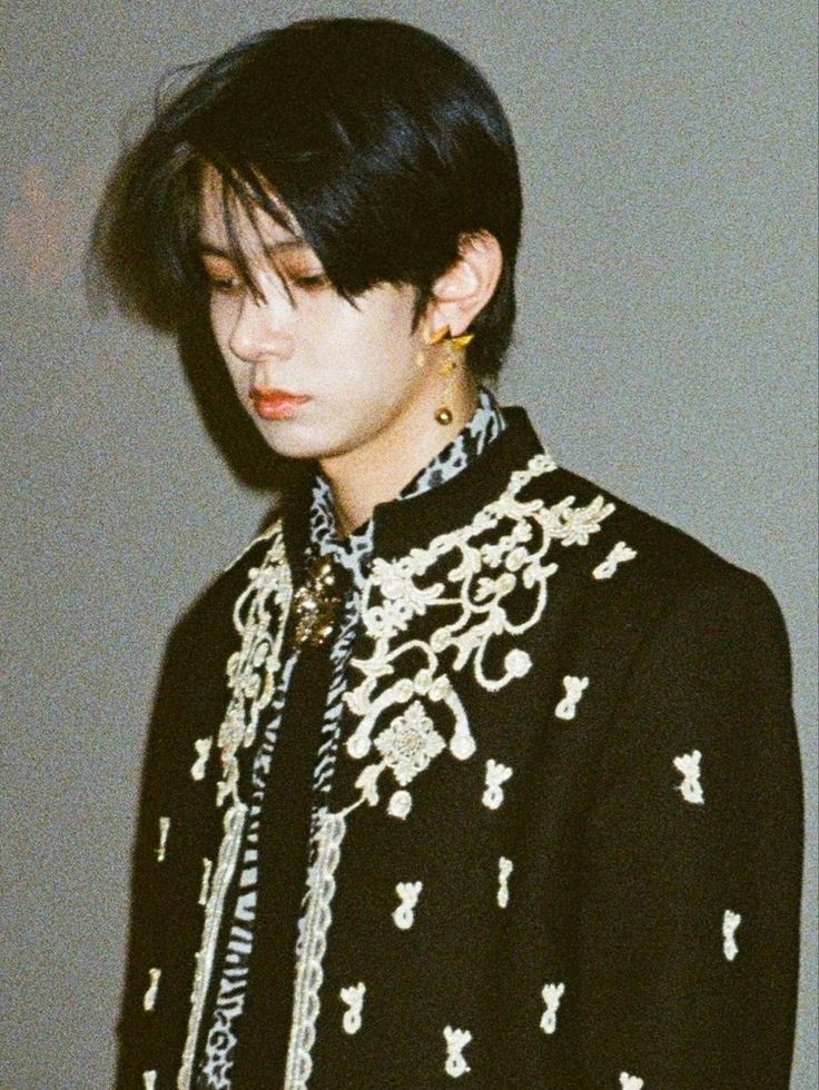 jynkh_'s tweet photo. Rt si estas deacuerdo que heeseung en estas fotos se ve tan radiant y tan beautiful https://t.co/Z0XuL2STfE