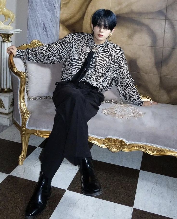 jynkh_'s tweet photo. Rt si estas deacuerdo que heeseung en estas fotos se ve tan radiant y tan beautiful https://t.co/Z0XuL2STfE