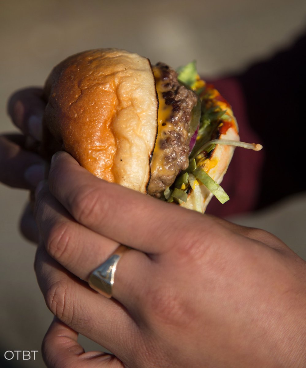 offbeatentruck's tweet photo. Grab &amp; hold on tight your 🍔 @steakandhonour burger this Thursday 31 March from 5 ’til 8pm on #SaffronWalden Common 🚚

#burger #properburger #streetfooduk

Online orders are LIVE 👉 https://t.co/7SxAvQTi1c https://t.co/QcFjKC4PPI