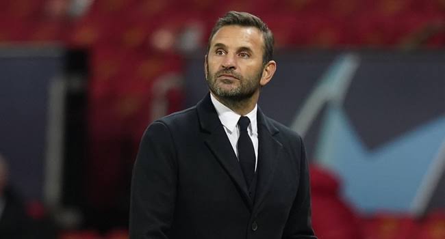 Okan Buruk, seçim sonrası Galatasaray'dan teklif gelme olasılığını düşünerek başka takımdan gelecek teklifleri kabul etmeyecek.