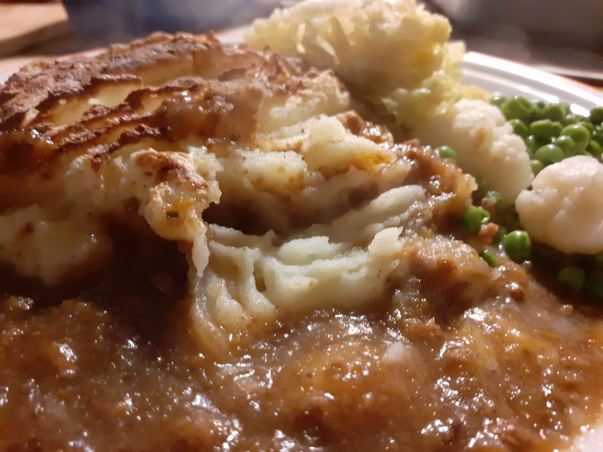They never knew this #planetfriendly #cottagepie contained less than a third of #beef thanks to the #kitchenwizz from Sage. <a href="/PastureForLife/">Pasture For Life</a> #silvopasture #GreenMoneyShow <a href="/bbcsounds/">BBC Sounds</a> can we have some greater transparency from the supermarkets please? No #greenwashing 👍