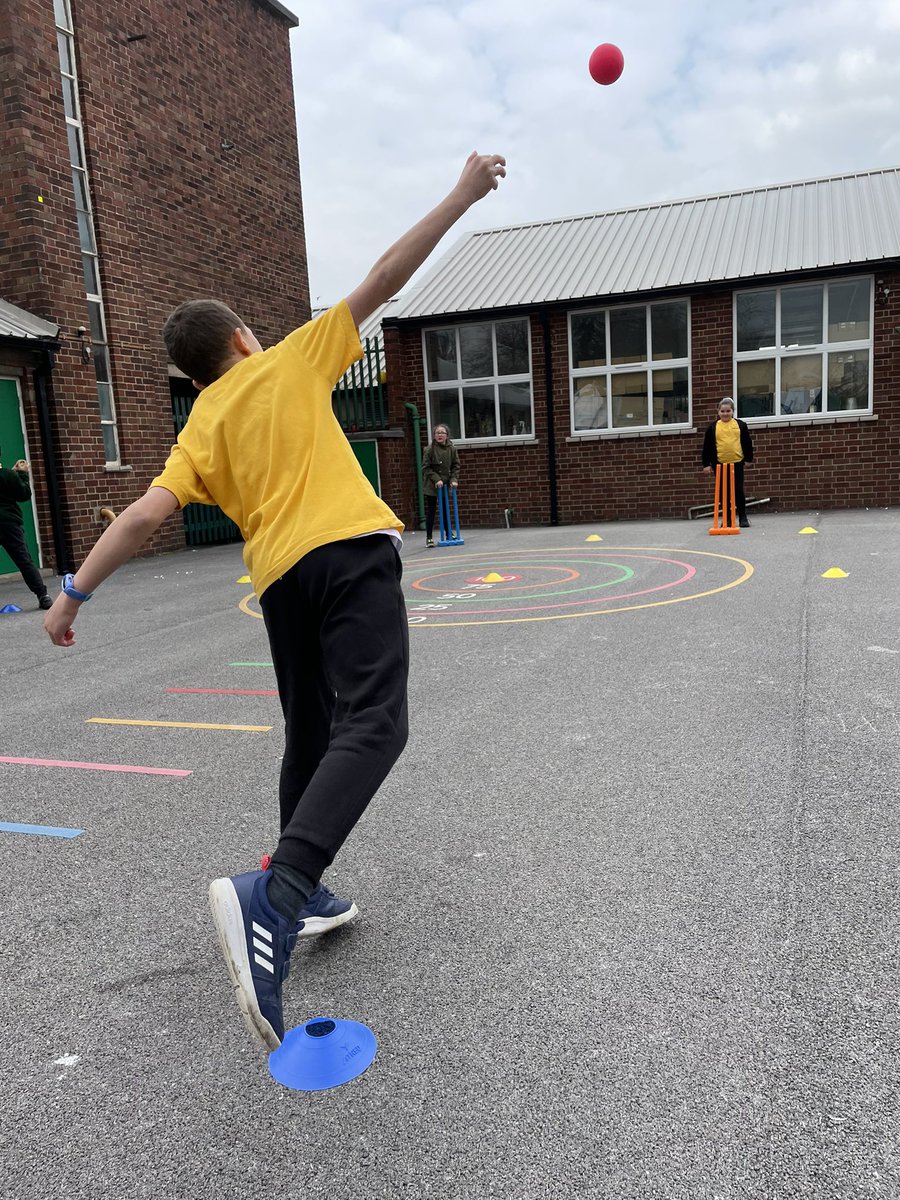 firsprimarysale's tweet photo. Putting our cricket skills into action, developing our underarm and over arm throws #Year5JB #ActiveFirs 🏏 https://t.co/0dHemRwU5s