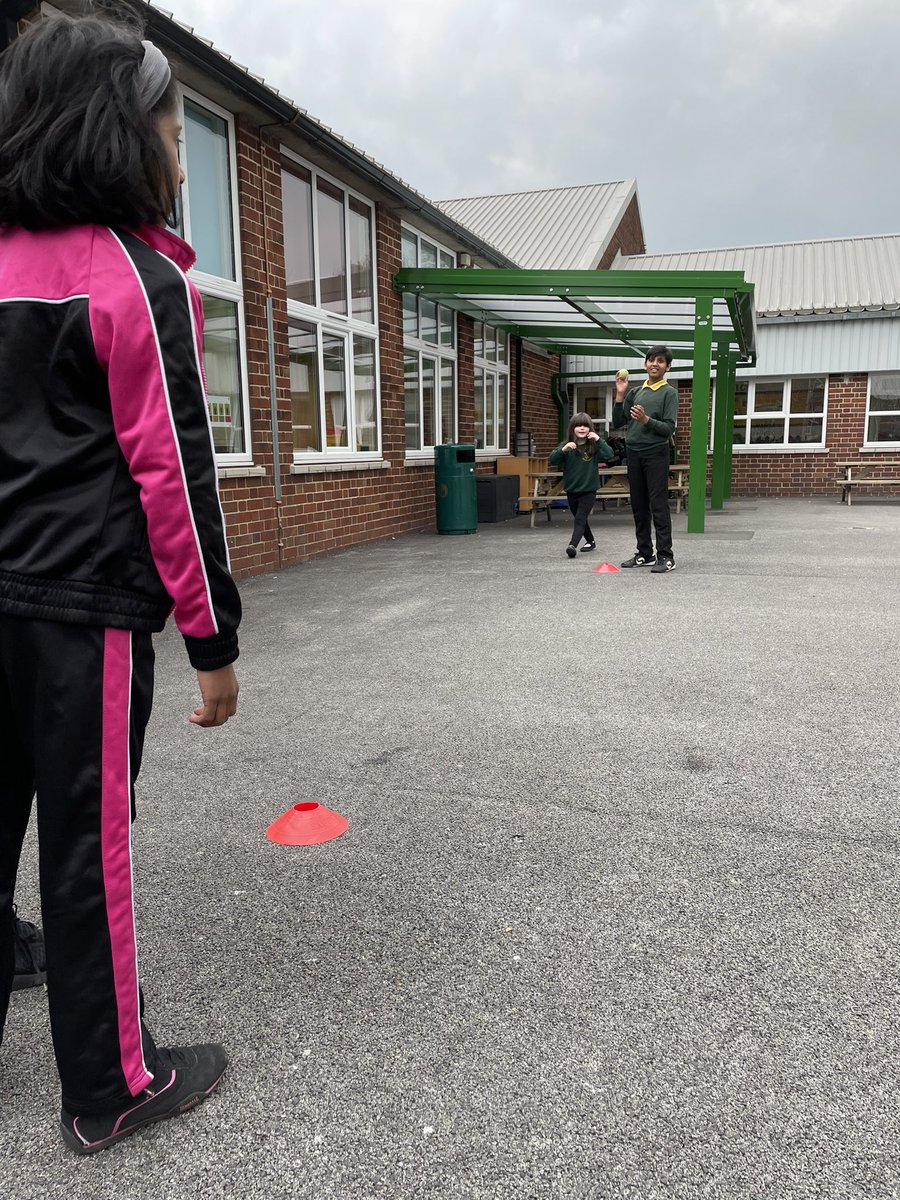firsprimarysale's tweet photo. Putting our cricket skills into action, developing our underarm and over arm throws #Year5JB #ActiveFirs 🏏 https://t.co/0dHemRwU5s