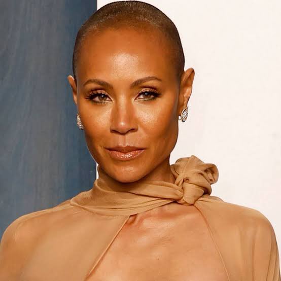 theearlyword's tweet photo. We love and support you Jada 🖤 

Read about Jada Pinkett Smith’s Alopecia below 👇🏽 

#AcademyAwards #JadaPinkettSmith #SupportWomen #alopeciaawareness https://t.co/nSzaH3MwSH
