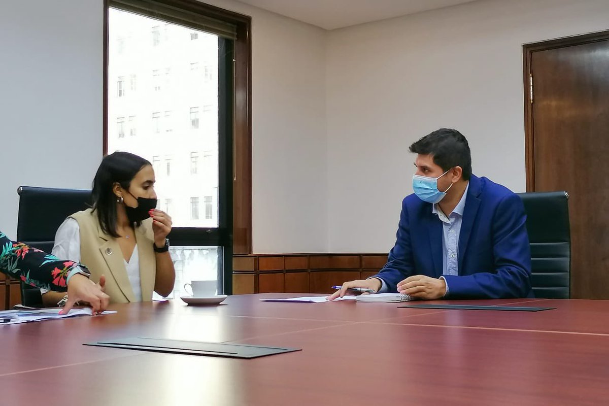 Subtrans's tweet photo. #AgendaMTT🗓 El subsecretario @cristpineda se reunió con la alcaldesa de #RíoVerde @SabiBallesteros para abordar los desafíos de conectividad de la #IslaRiesco con el continente.

#ChileMejorConectado 🇨🇱 https://t.co/AwzGQfGoNY
