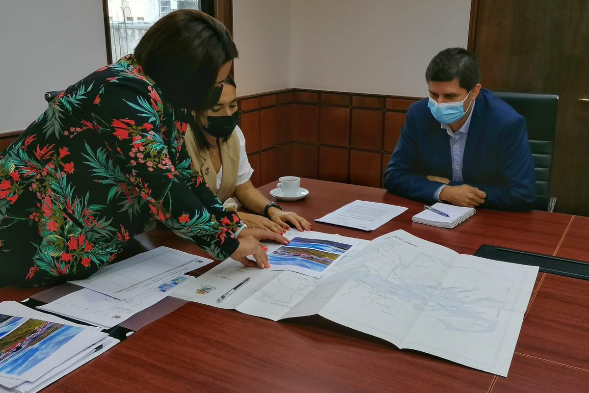 Subtrans's tweet photo. #AgendaMTT🗓 El subsecretario @cristpineda se reunió con la alcaldesa de #RíoVerde @SabiBallesteros para abordar los desafíos de conectividad de la #IslaRiesco con el continente.

#ChileMejorConectado 🇨🇱 https://t.co/AwzGQfGoNY
