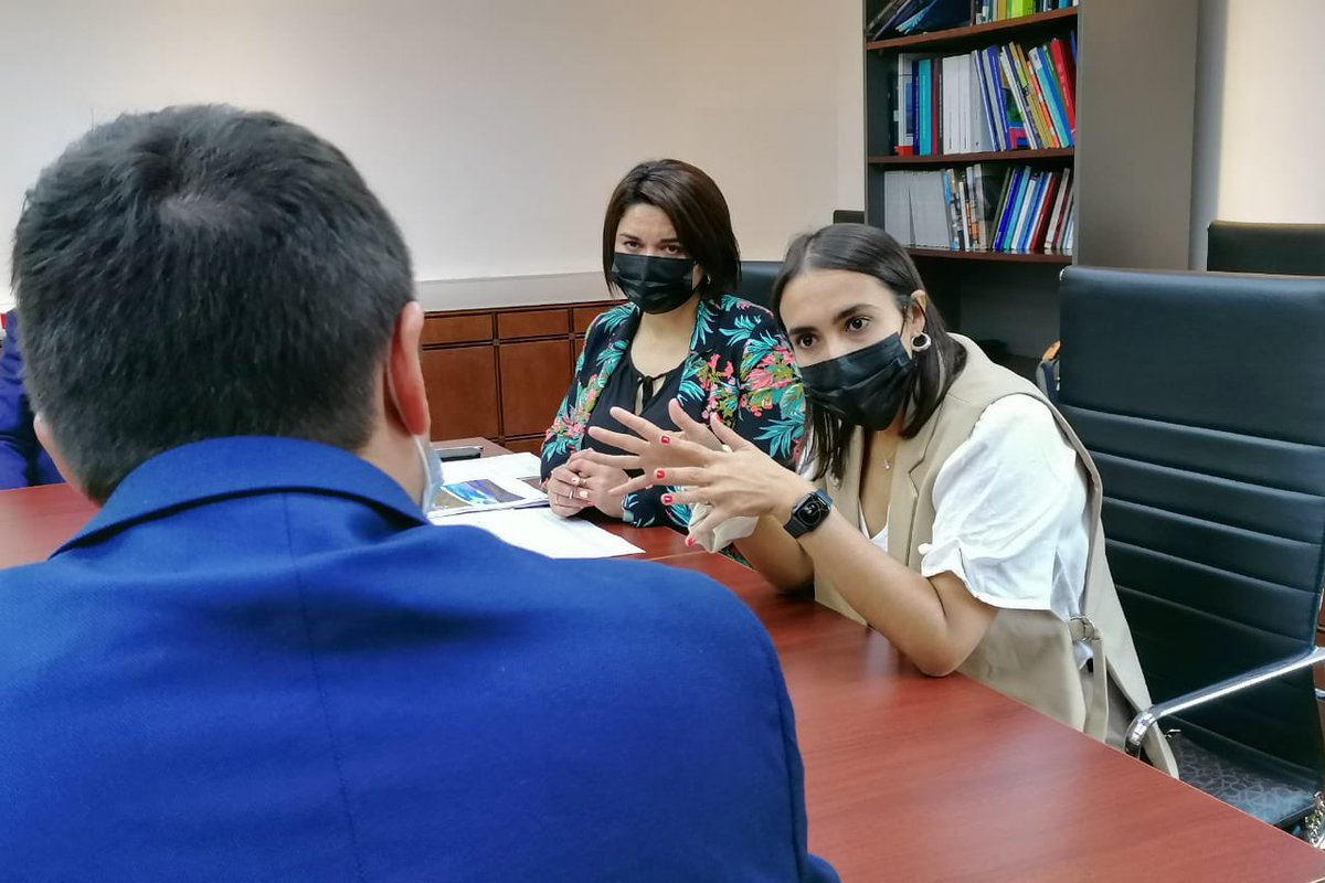 Subtrans's tweet photo. #AgendaMTT🗓 El subsecretario @cristpineda se reunió con la alcaldesa de #RíoVerde @SabiBallesteros para abordar los desafíos de conectividad de la #IslaRiesco con el continente.

#ChileMejorConectado 🇨🇱 https://t.co/AwzGQfGoNY