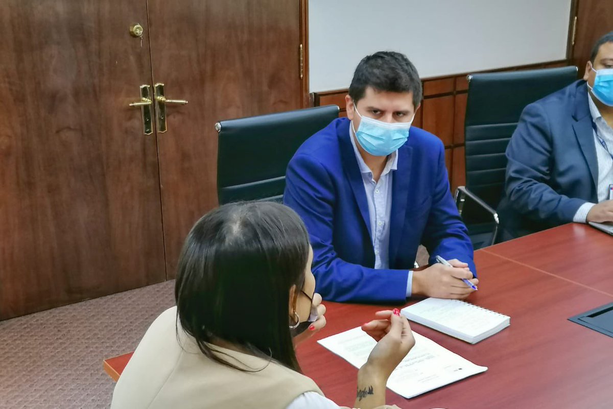 Subtrans's tweet photo. #AgendaMTT🗓 El subsecretario @cristpineda se reunió con la alcaldesa de #RíoVerde @SabiBallesteros para abordar los desafíos de conectividad de la #IslaRiesco con el continente.

#ChileMejorConectado 🇨🇱 https://t.co/AwzGQfGoNY