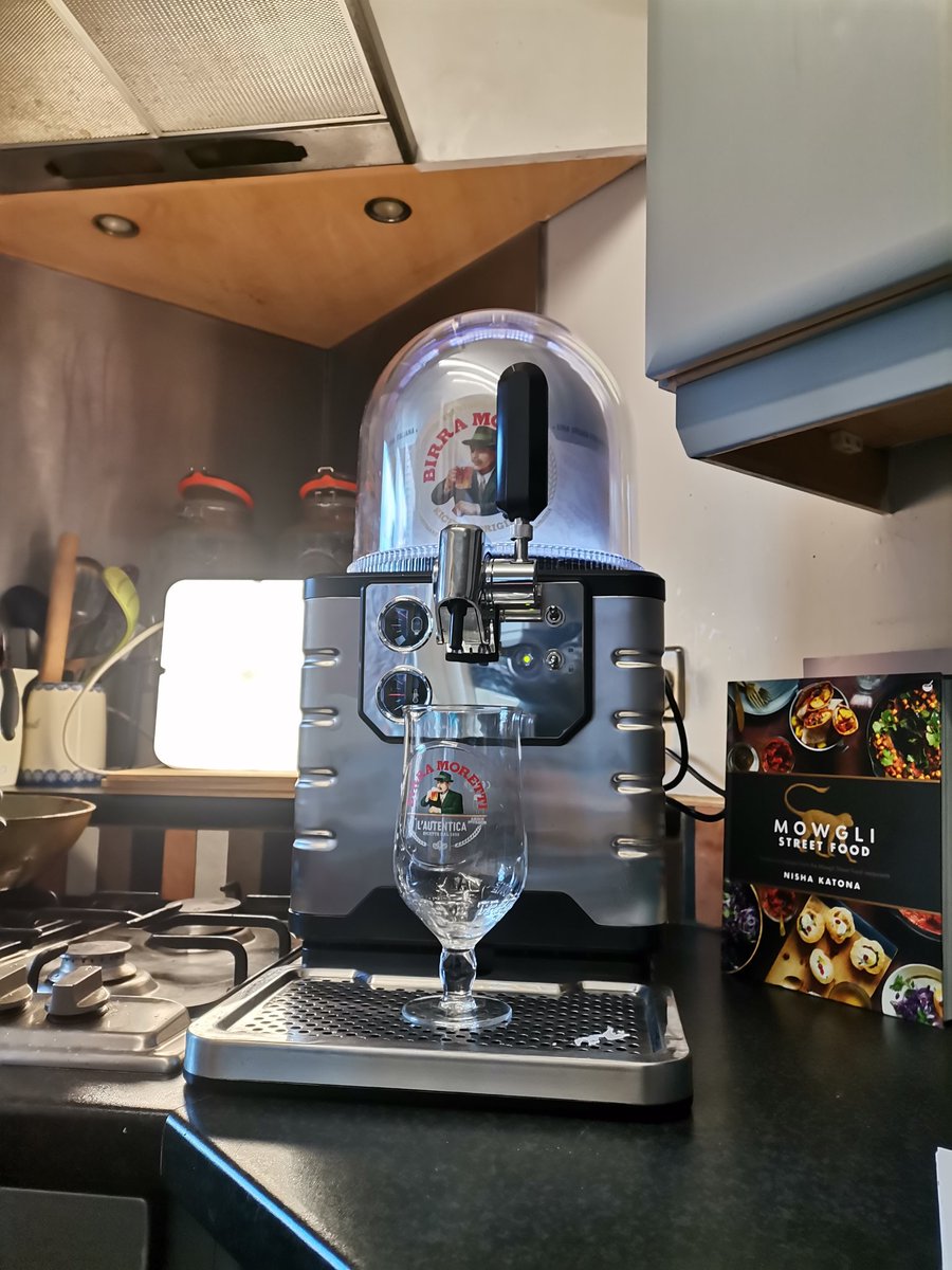 TubsKegs's tweet photo. Win 28 pints of Heineken and the blade beer machine for a week.

£3 a team

#winbeer #Heineken #pints https://t.co/xhmLeJsHkg