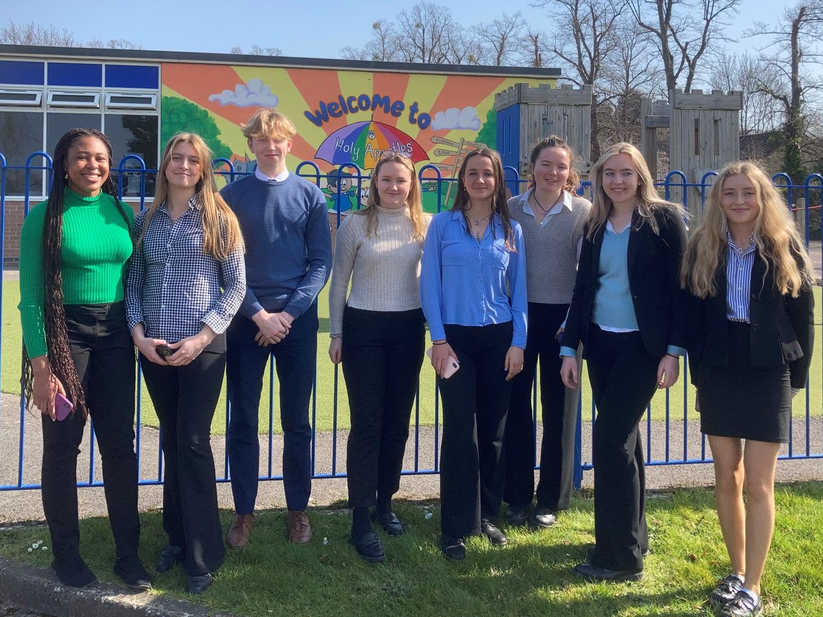DeanCloseSchool's tweet photo. Thank you to @HAprimaryschool for welcoming our Lower Sixth Linguists last week. Our pupils really enjoyed leading French and Spanish classes with the Yr 1-6 children, who were lively, engaged learners and a joy to 'teach'.
#DeanCloseSchool #DeanCloseSixthForm #DeanCloseLove https://t.co/qtD4u9n225