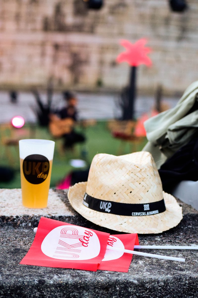 #MomentosAlhambra 🍻
<a href="/Alhambra_Es/">Cervezas Alhambra</a>  é unha marca que nos patrocina dende os inicios do festival e á que queremos agradecerlle a súa confianza e implicación nun formato de festival coma o noso, pensado para gozar sen presa e cos cinco sentidos, ao igual que as súas cervexas.