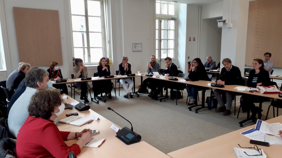 L_Moncondhuy's tweet photo. « Ensemble, nous pesons 480 millions d’€ par an »💰
🤝 Les principales institutions publiques de Grand #Poitiers s’engagent ensemble pour une #CommandePublique dynamique &amp; responsable #Ecologie #Social #Local
➡️ Une démarche inédite, fédératrice, à fort impact économique local ! https://t.co/J0ElfXtd43