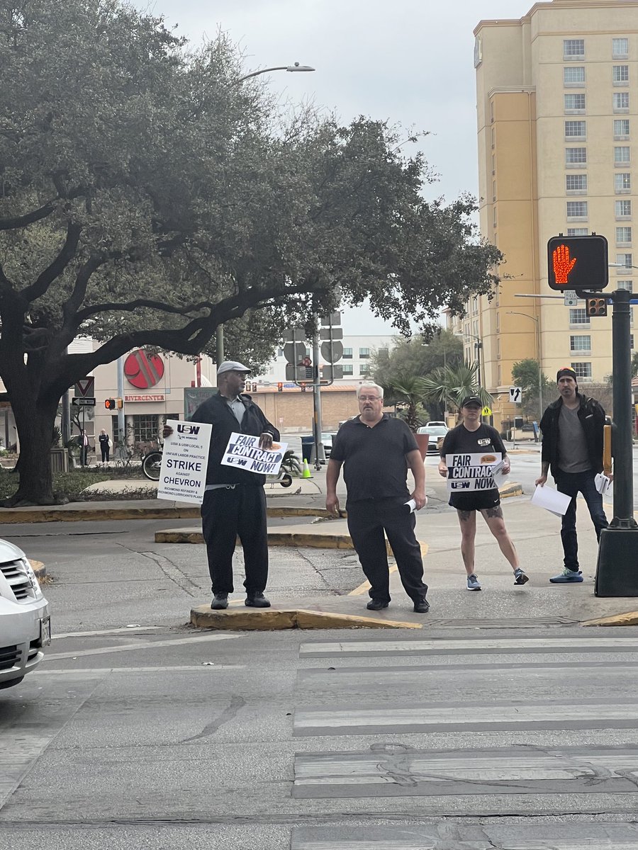 TexasAFLCIO's tweet photo. “Chevron, Chevron, You Can’t Hide, We Can See Your Greedy Side!” #TxLabor fights in solidarity for fair contract alongside 500 striking Chevron workers in Richmond, CA. An injury to one is an injury to all, so an injury to 500? 500 times more unacceptable. #1u #SolidarityForever https://t.co/wdTltLg8Md