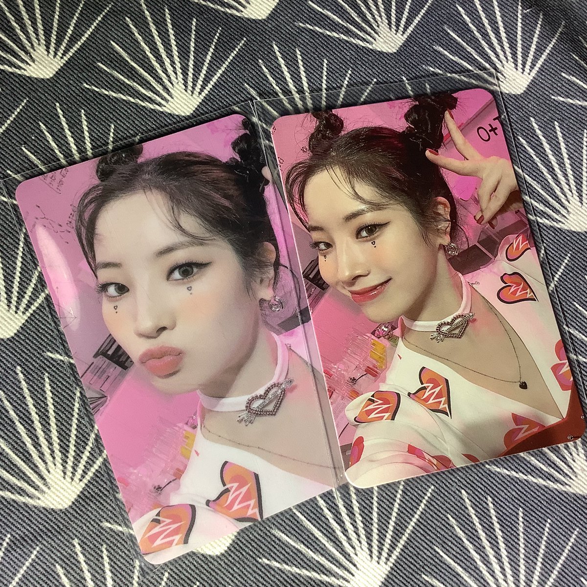 d4mnmatt's tweet photo. 🛒// wts twice  

—set only
— onhand
— payo or 3 days
— ₱930 

💵: gcash
🚚: sco/ggx

t. dahyun result file lucky draw ld antenna break it https://t.co/V1PDcpm2Pe