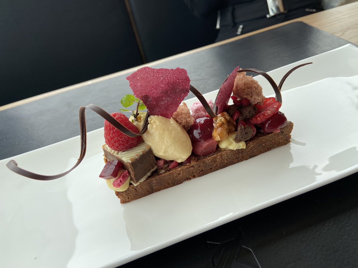 TheWizardOfIce's tweet photo. 1. In the distance is the road Hinx drives along. Now going to follow the 15km ski route back to the cable car Q takes.
2. The cable car Q takes.
3. Bit of cheeky brownie indulgence at IceQ before #007Elements.
4. What it says on the tin.
#TirolWiz
@soeldencom https://t.co/D9Plp3oFvG