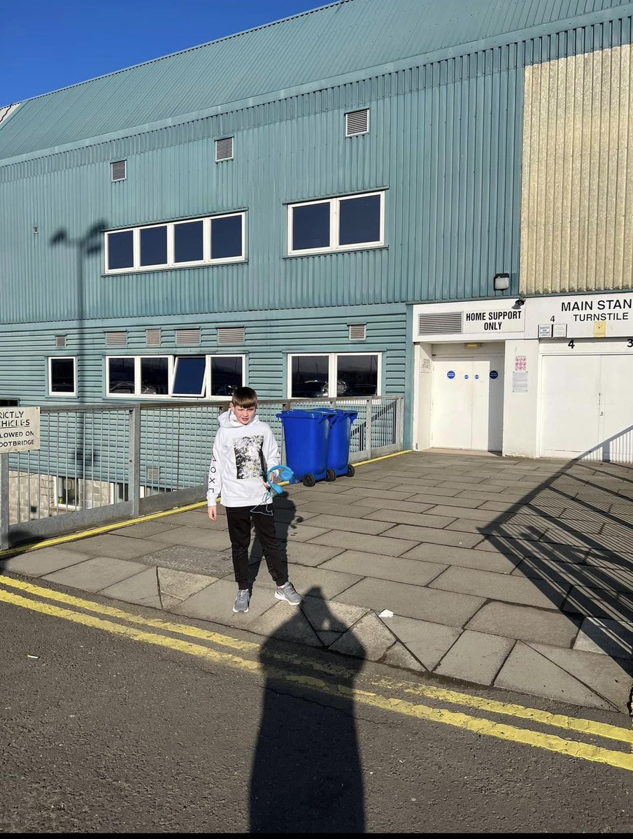 StJohnstone's tweet photo. The petition to raise awareness for mental health issues is almost at 500! @KirstySolman and her son Kyle were invited to our last home game after Kyle was having some tough times of late 💙
Let’s help them get to the 500 mark 💪 #StandWithKyle #SJFC
https://t.co/5t3SeqUDnN 👈 https://t.co/yhOR54eHem
