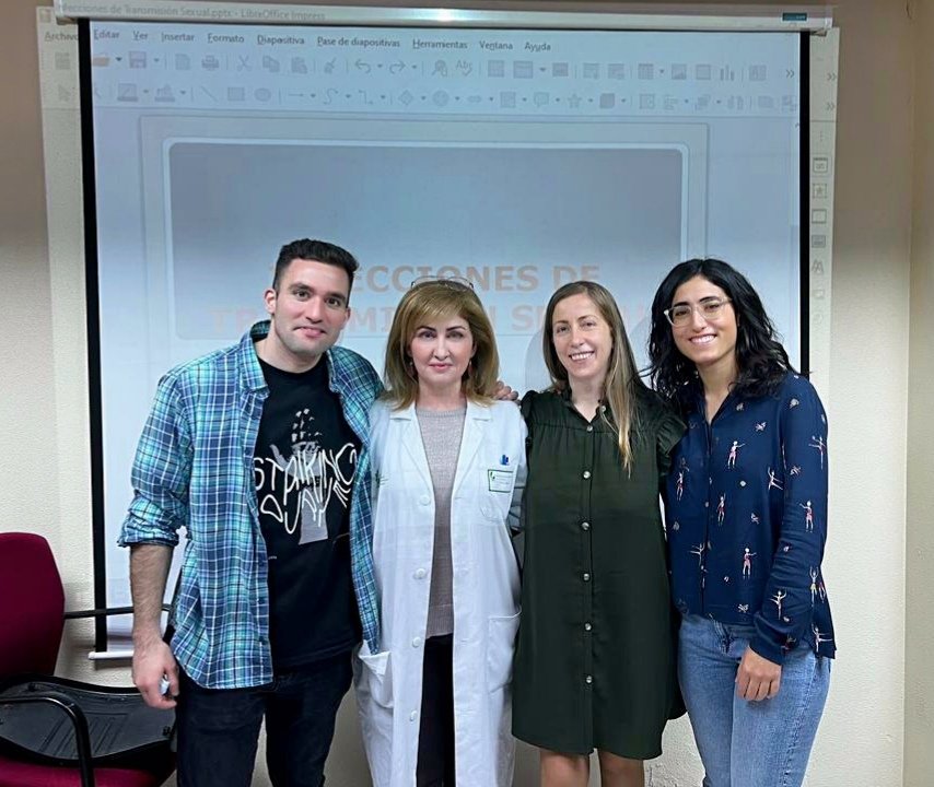 AnaArroyodlaRos's tweet photo. A pesar de las dificultades, lo mejor sigue siendo ser tutora👩🎓👨🎓 #AtenciónPrimaria #powerAP #yomédicadeFamilia @semfyc @25aniversariou2 @AreaSaludMerida @ANACP81 https://t.co/3XVhkpYmhn