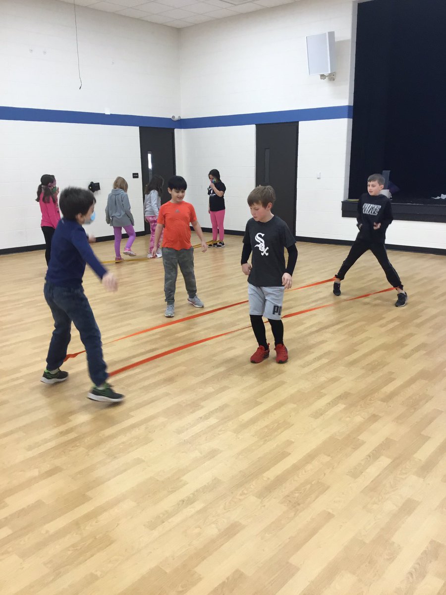 ZacharyBeyer3's tweet photo. 3rd grade students enjoying jump bands during rhythm and dance unit! #physed @D64News @D64Educators #d64smiles #d64pe @FieldD64 https://t.co/I08ix6yqAc