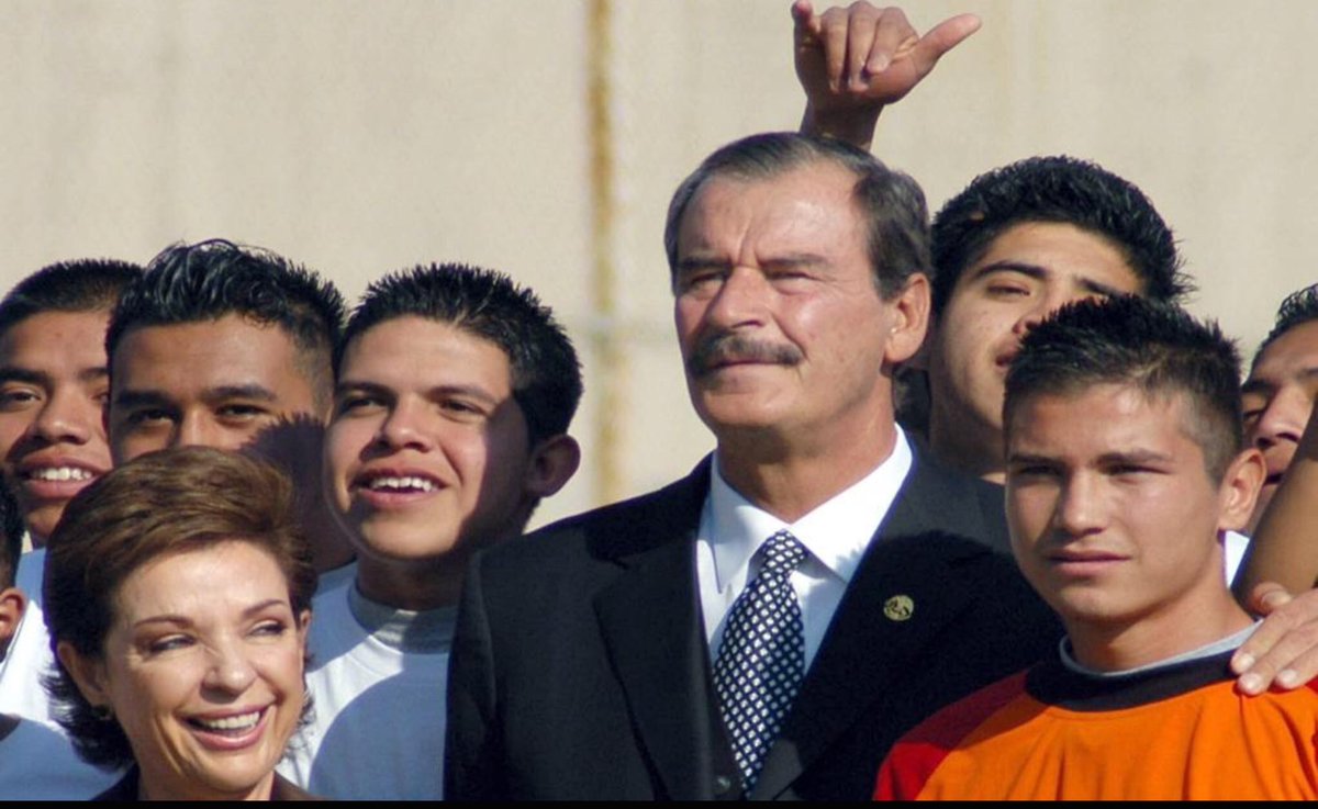 SoyNinoCanun's tweet photo. ⁦@VicenteFoxQue⁩ ⁦@FelipeCalderon⁩ ⁦@EPN⁩ 3 RATEROS https://t.co/04zOPcLmjk