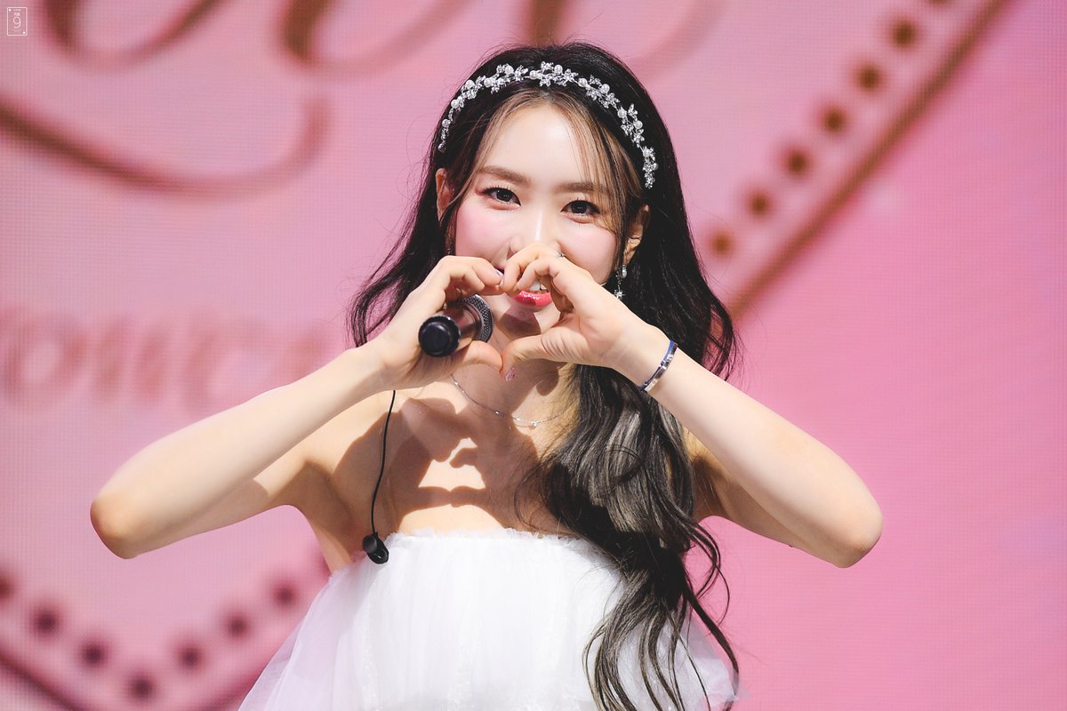 ji_ho9_'s tweet photo. 220328  쇼케이스

Smile Smile Smile away

#오마이걸 #지호 
#OHMYGIRL #JIHO

@WM_OHMYGIRL https://t.co/ZSlyo5VD9o