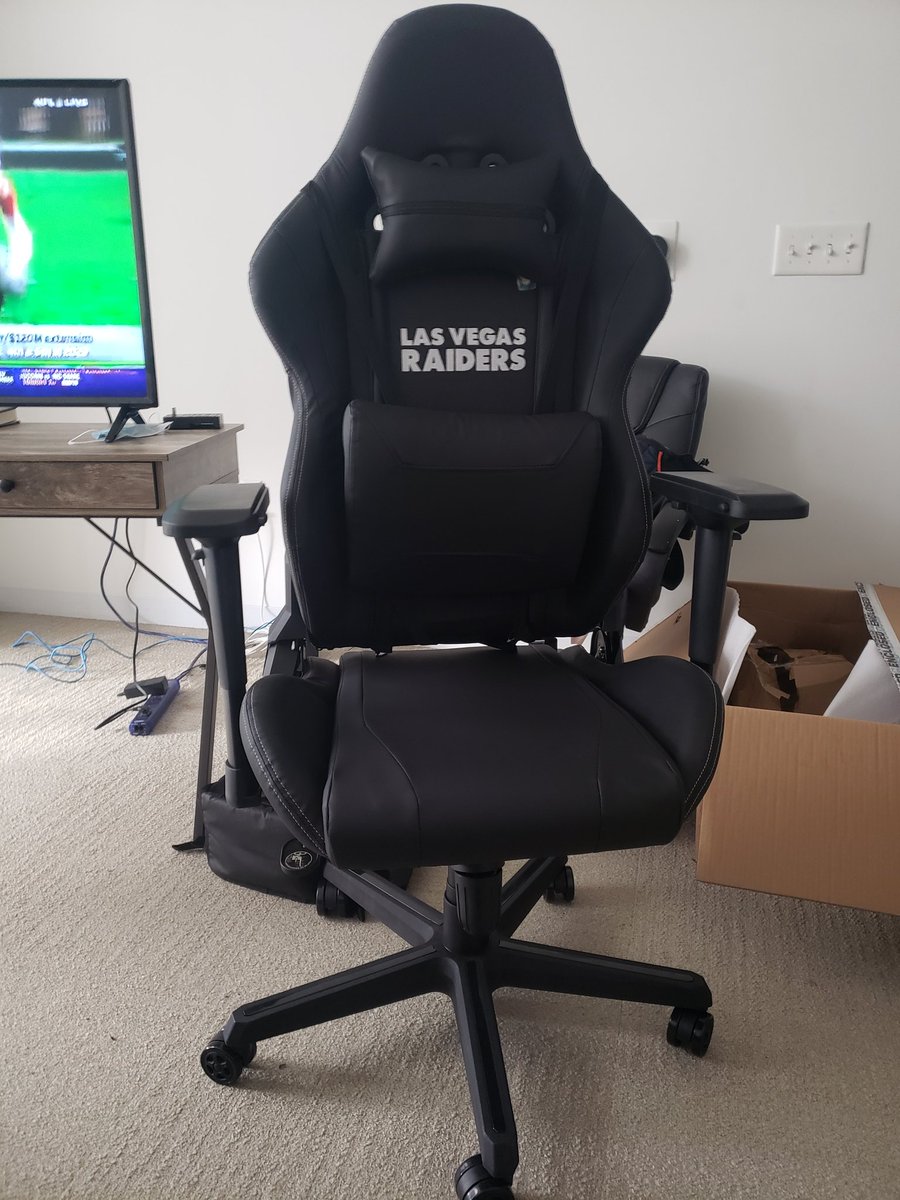 RealTommyFactz's tweet photo. S/O @Compete4ever @ZipchairGaming @Zipchair @mrlarryridley #HVGamerCon Dope Gaming Chair!! https://t.co/IF2FbMTCxo