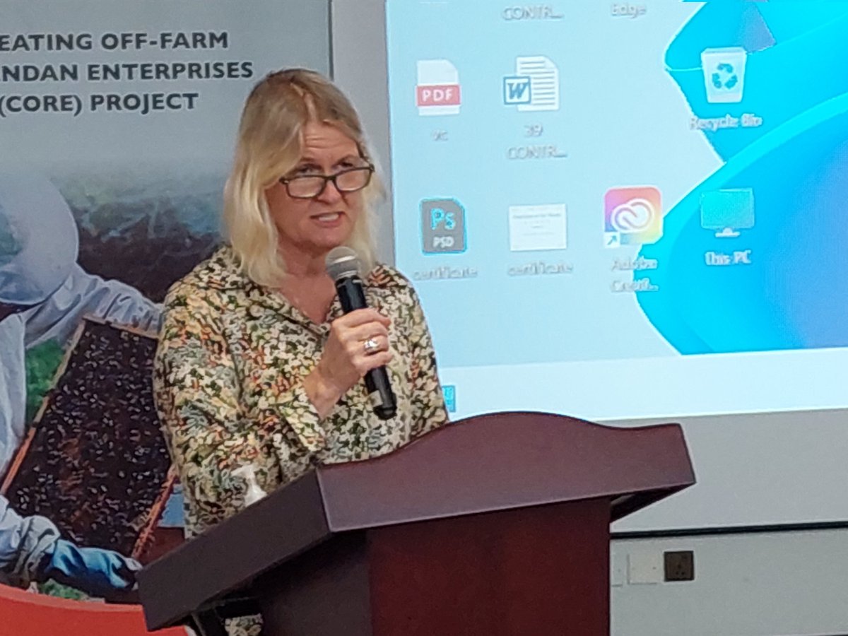 RwandaWest's tweet image. Mu izina rya Ambasade ya #Suede, Madamu Christina Wedekull yishimiye ko #CoreProject bateye inkunga wahinduye ubuzima bw'abantu benshi muri #Rusizi na #Nyamasheke asaba ko ibyagezweho byakomeza gusigasirwa, yagaragaje kandi ko bazakomeza gukorana n'Intara mu bindi bikorwa.