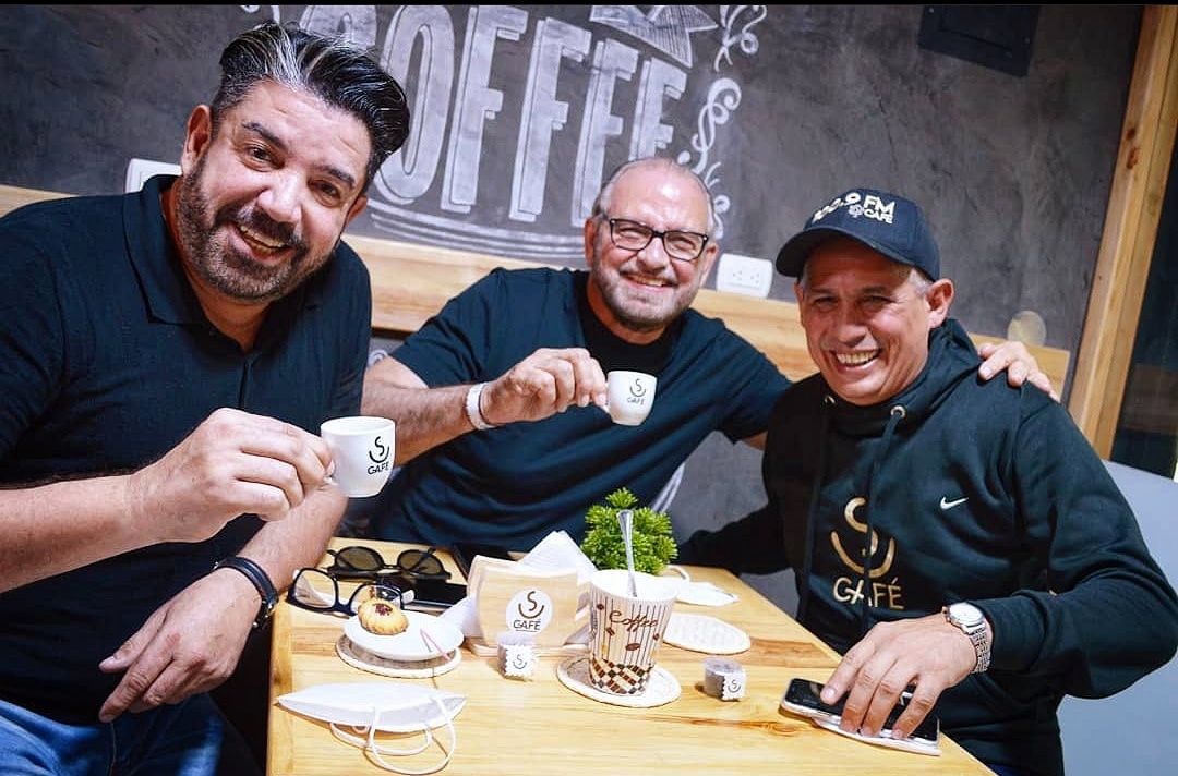 telesoltv's tweet photo. Hoy felicitamos a nuestro amigo @Shikre en su cumpleaños. 🎂 Que Dios le bendiga mucho y que pase un día inolvidable. 🥳

Si quieres desearle feliz cumpleaños... en los comentarios 👇🏻

#Telesol #naviarca #grancaciqueexpress #shikre #Cumana #Amistad

Foto: @isoproducciones2020 https://t.co/umQhP3ySiP