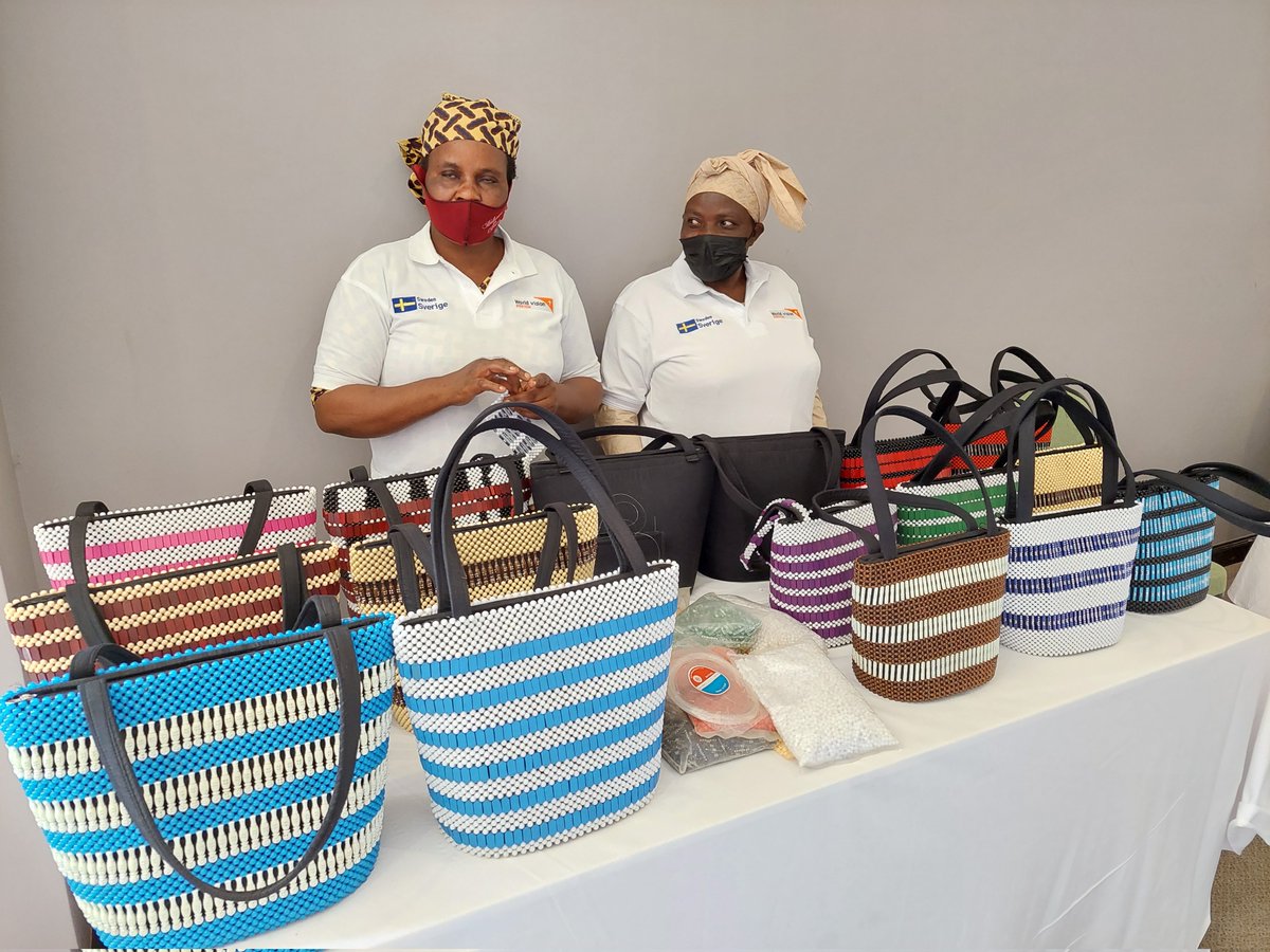 RwandaWest's tweet image. Mu izina rya Ambasade ya #Suede, Madamu Christina Wedekull yishimiye ko #CoreProject bateye inkunga wahinduye ubuzima bw'abantu benshi muri #Rusizi na #Nyamasheke asaba ko ibyagezweho byakomeza gusigasirwa, yagaragaje kandi ko bazakomeza gukorana n'Intara mu bindi bikorwa.