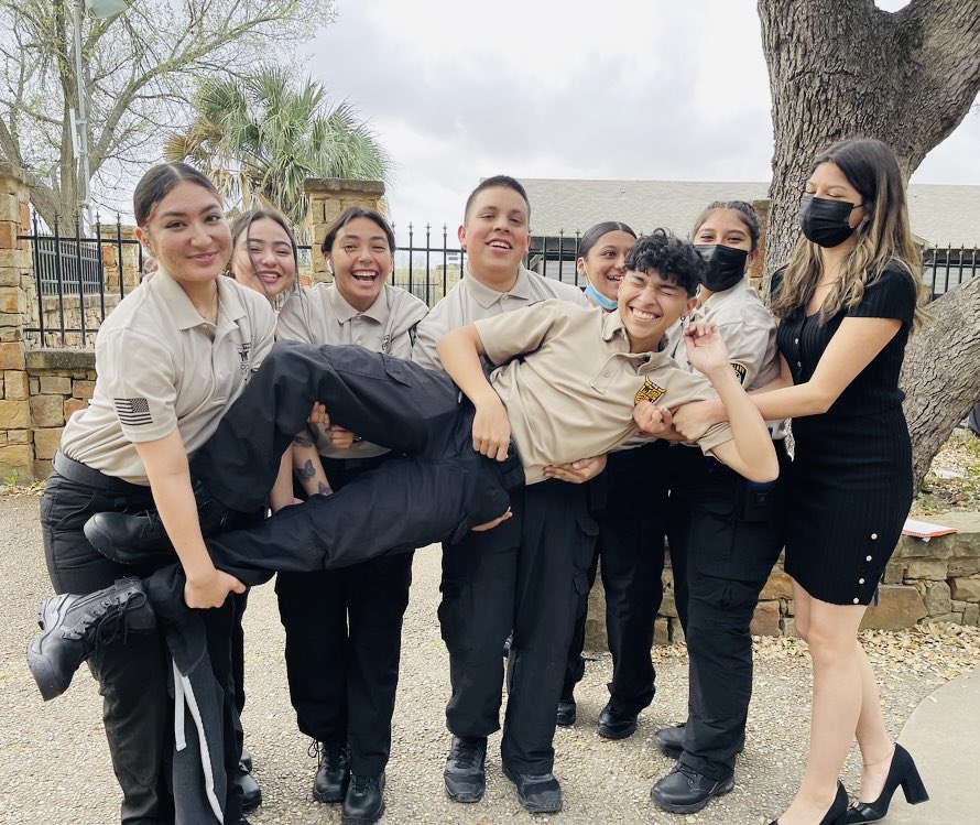 ClubParkland's tweet photo. The kiddos made it to state and I got a flat… hope I don’t miss the whole thing! Good luck ladies and gents! @FBLAMATS @YsletaISD @Prep1USA @JSalgado_PHS @phsmats @ParklandStuCo https://t.co/zewKsSe5PP