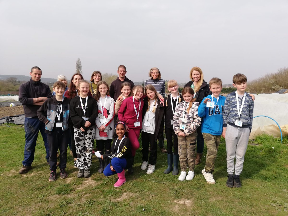 YESfutures's tweet photo. Our fantastic #FindingFutures students from
@ShelleyPrimary had an action-packed day of volunteering at #FarnhamCommunityFarm!💚
They all got stuck into a variety of activities, putting their goals into action!
#PlayYourPart #CommunityAction
https://t.co/AhnyqTnbjh https://t.co/Fg9q75xaCT