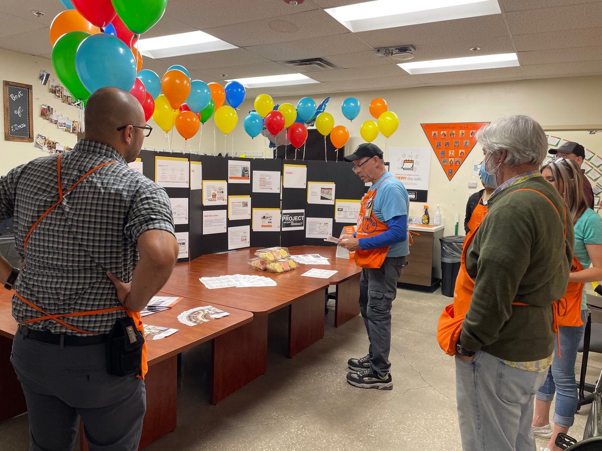 0275Homedepot's tweet photo. Our SASM @Jonathan_Vega05 giving lessons on how to generate leads for our store. 🤑🤑🤑 #YourOPHD @mmAnderson919 @StacyLBro @tofablue @M5Lorie @SarahFarrellTHD https://t.co/ChsAr2WthD