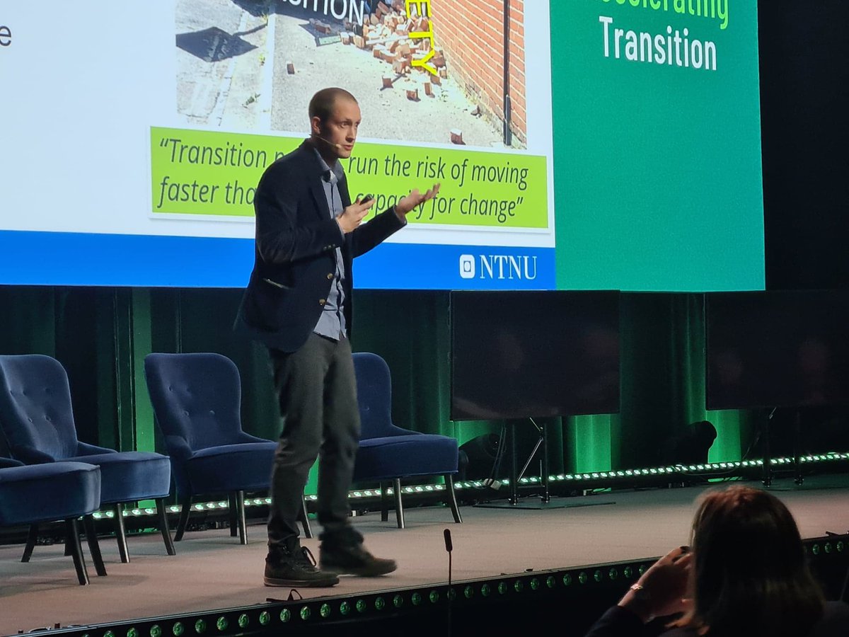 NTNU_ET's tweet photo. Last session: People, Polarisation and Populism
"There's a story we tend to forget ... and don't discuss. Polarization and conflict are parts of transitions, not external to them," says @TSkjolsvold @NTNU

#energytransition #ETC2022 #AcceleratingTransition https://t.co/NatkTKBAX1